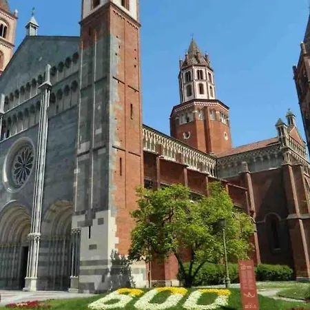 La Casa Di Alice Апартаменты Верчелли